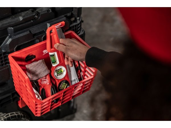 Milwaukee PACKOUT monteringsplade. Til fastgørelse af mindre PACKOUT- enheder og ophæng. Billedet viser produkt fra siden.