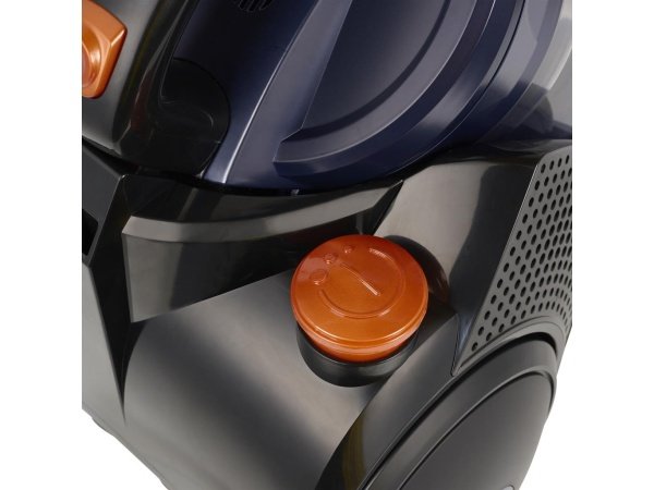 Tristar SZ-4135 Cyklon støvsuger med 700W motor og cyklonisk teknologi.  Produkt ses forfra.