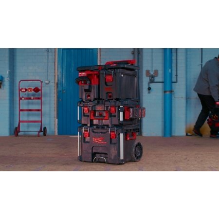 Milwaukee PACKOUT batteriholder til M18 batterier. Billedet viser produkt med hvid baggrund.