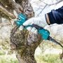 Makita DUP180Z 18V SOLO grensaks. Max. klippediameter: 30 mm. Miljøbilledet viser produktet i brug.