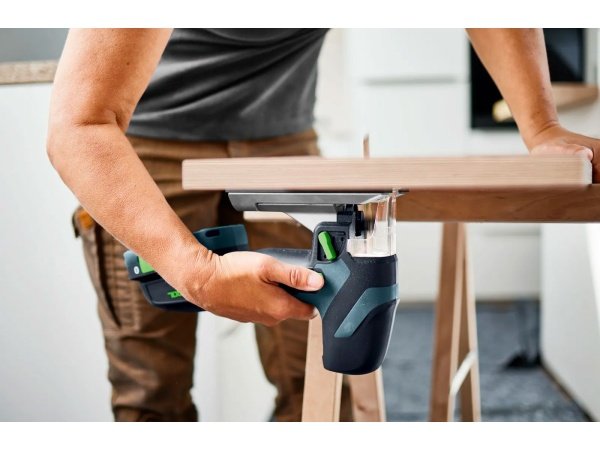 Festool akku stiksav, produkt set forfra med tilbehør