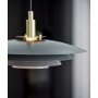 Nordlux Bretagne 38 pendel i grå, indendørs. Miljøbilledet viser produktets elegante design.