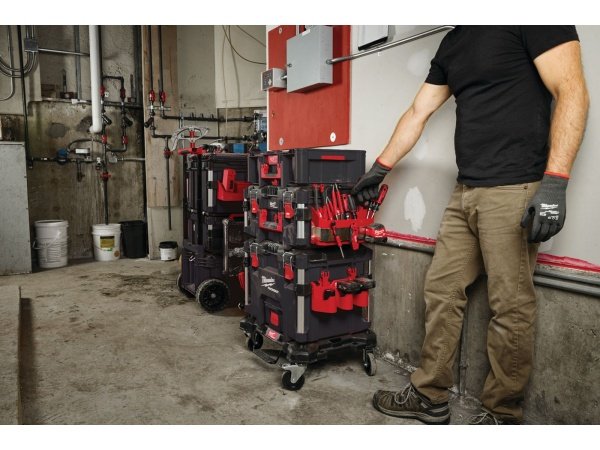 Milwaukee PACKOUT lang værktøjsholder. Billedet viser to-delt design med hvid baggrund.