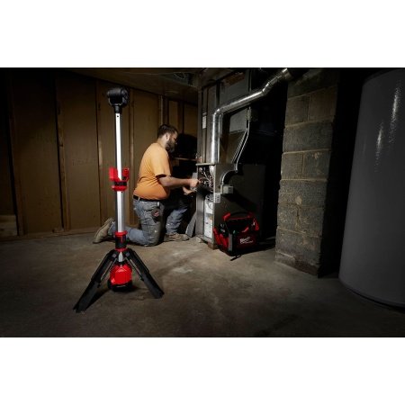 Milwaukee arbejdslampe m/stativ Milwaukee arbejdslampe m/stativ M12 SAL-0. Billedet viser produktet forfra.