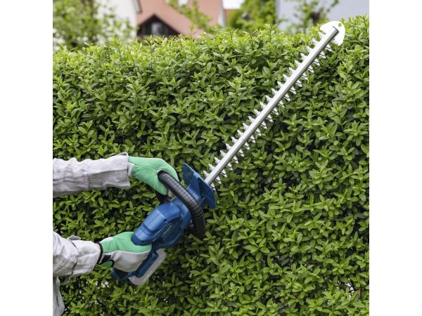 Scheppach hækkeklipper C-HT570-X, 57cm svær, Solo. Billedet viser produktet med hvid baggrund.