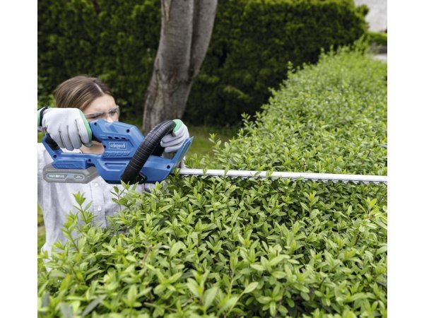 Scheppach hækkeklipper C-HT570-X, 57cm svær, Solo. Billedet viser produktet med hvid baggrund.