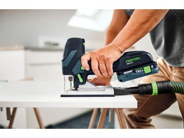 Festool akku stiksav, produkt set forfra med tilbehør