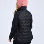 Pinewood Abisko Hybrid jakke til kvinder. Miljøbilledet viser produktet bagfra.