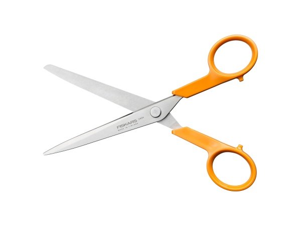 Fiskars Classic universalsaks 16 cm til venstre- eller højrehåndet. Billedet viser produktet lukket. 