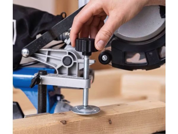 Scheppach kap-/geringssav HM216 Scheppach kap-/geringssav HM216 Inkl. 2 stk. savklinger m/24T og 48T. Billedet viser produktet med hvid baggrund.