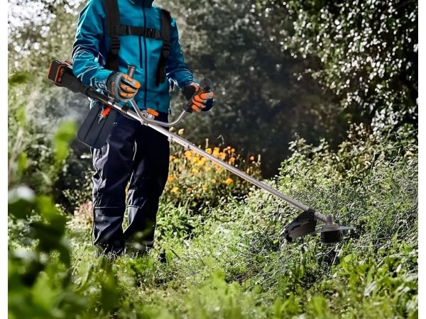 Worx buskrydder/trimmer. Produkt vises forfra