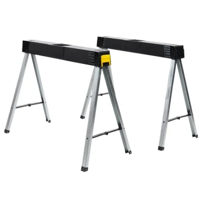 2 stk. Stanley foldbar savbukke med skulderstrop. Billedet viser produktet med hvid baggrund.