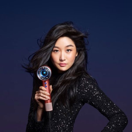 Dyson Supersonic Nural strawberry/bronze Dyson Supersonic Nural strawberry/bronze hårtørrer. Billedet viser produkt og tilbehør.