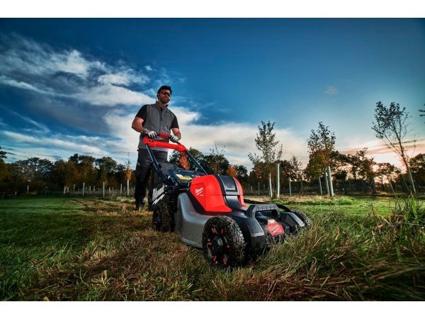 Milwaukee plæneklipper