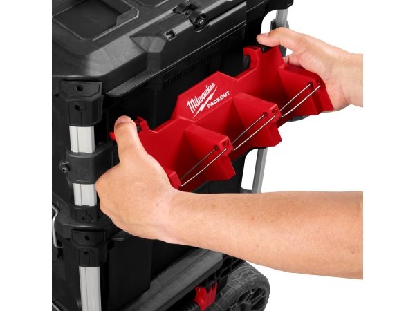 Milwaukee PACKOUT lang værktøjsholder. Billedet viser to-delt design med hvid baggrund.