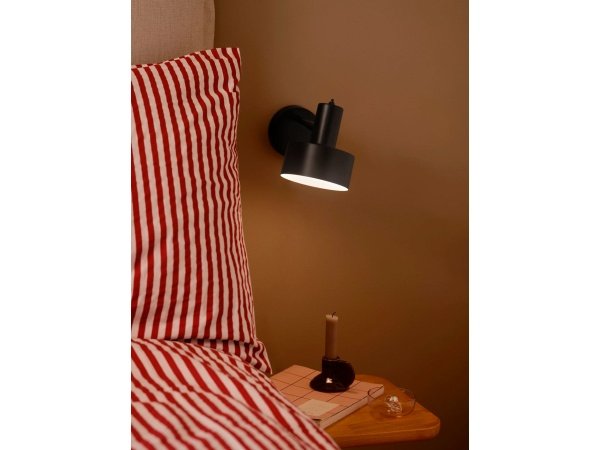 Nordlux Matis væglampe sort. Billedet viser produktet med hvid baggrund.