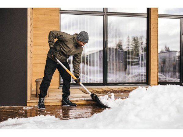 Fiskars sneskraber X-series