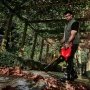 Fjern affald med denne kraftfulde Milwaukee M18 FUEL™ Løvblæser. Oplev op til 14,2 m³/min luftvolumen ved 193 km/t, hurtig opstart og variabel hastighedslås. Billede viser produkt tæt på.