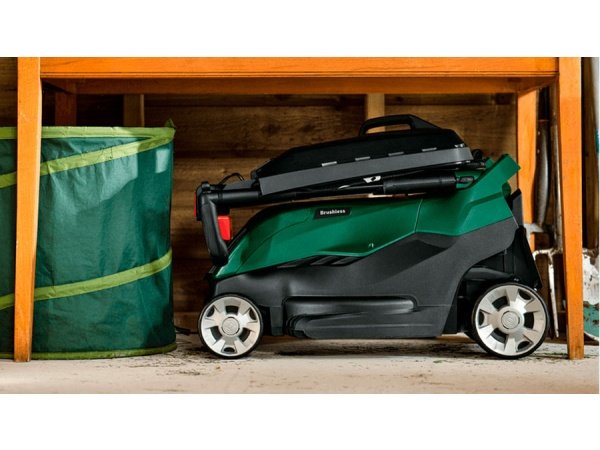 Bosch plæneklipper Bosch plæneklipper Advanced Rotak 36V-40. Billedet viser produkt med batteri og lader