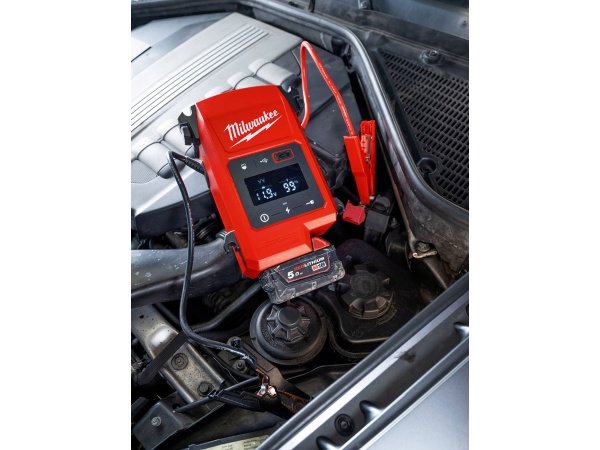 Milwaukee® M18™ Jump Starter 18 V. Billedet viser produktets funktioner.