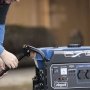 Scheppach generator SG7100X 5400W. Miljøbilledet viser produktets funktioner.