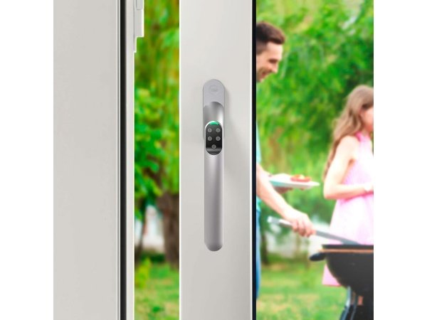 Ruko Yale Code håndtag lige Ruko Yale Code håndtag lige i satin chrome. Billedet viser produktet uden baggrund.