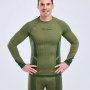 Pinewood Seamless Function Base Layer termoundertøjssæt. Miljøbilledet viser trøjen forfra.