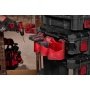 Milwaukee PACKOUT batteriholder til M12 batterier. Miljøbilledet viser produktets funktion.