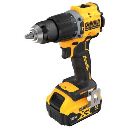 Dewalt 18V XR slagboremaskine inkl. 2 x 5Ah Dewalt 18V XR kulløs kompakt slagboremaskine, 2 x 5Ah. Billedet viser produkt og tilbehør.
