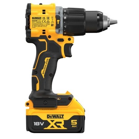 Dewalt 18V XR slagboremaskine inkl. 2 x 5Ah Dewalt 18V XR kulløs kompakt slagboremaskine, 2 x 5Ah. Billedet viser produkt og tilbehør.