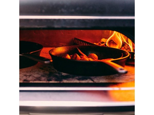 Gozney Dome Gen 2.0 XL fronthylde. Billedet viser produktet fra siden.