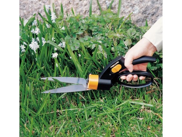 Fiskars græssaks servo 360gr