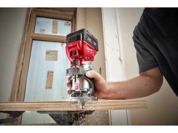 Milwaukee overfræser