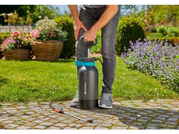 GARDENA Comfort tryksprøjte 5 liter. Billedet viser produktet forfra.