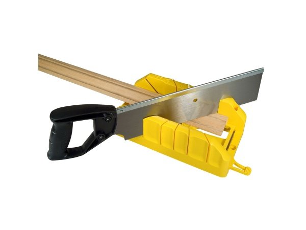 Stanley skærekasse m/sav Stanley skærekasse m/sav 143x350 mm. Billedet viser produktet fra en skrå vinkel.