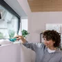 Leifheit støvkost. Produkt vises i miljø med model
