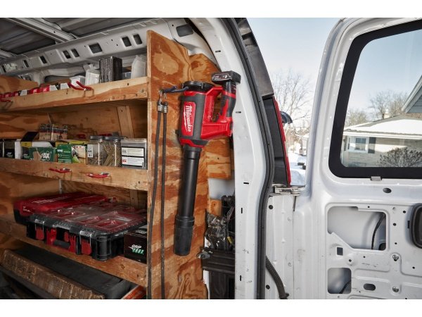 Milwaukee spånblæser Milwaukee spånblæser M12 BBL-0. Billedet viser produktet fra siden.