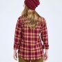 Ternet Pinewood Felicia Flannel skjorte Burgundy/Olive Green. Miljøbilledet viser produktet på model bagfra.