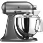 KitchenAid Artisan køkkenmaskine i sølv 5KSM175PSEMS med tilbehør. Billedet viser produktet fra siden.