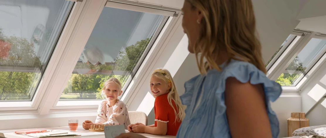 Hold hjemmet køligt med Velux solafskærmning 10-4.dk
