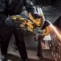Dewalt akku vinkelsliber. Miljøbillede af produkt i brug