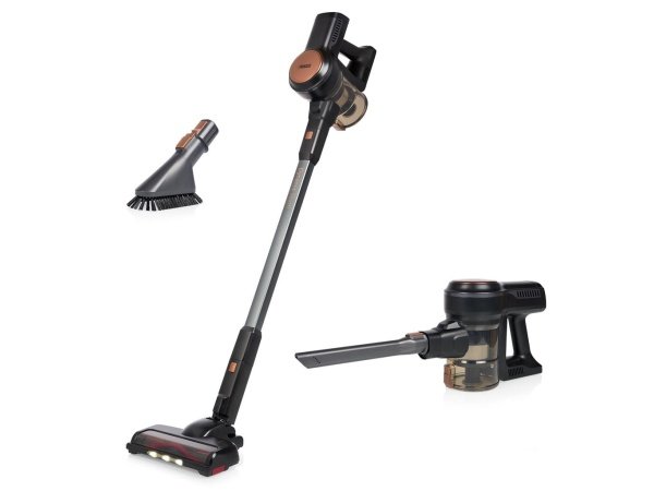 PRINCESS 339390 støvsuger i sort, kompakt design med kraftfuld motor og poseløst system, ideel til effektiv rengøring af både tæpper og hårde overflader. Billedet viser hele produktet.