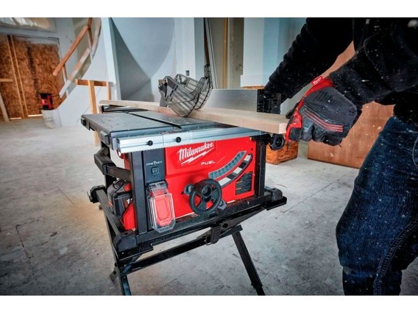 Milwaukee bordsav FTS210-0, produkt set forfra