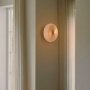 Nordlux belloy 40 plafond i hvid. Indendørs lampe. Miljøbilledet viser produktet som væglampe.