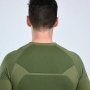 Pinewood Seamless Function Base Layer termoundertøjssæt. Miljøbilledet viser nakken på trøjen bagfra.