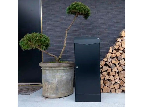 Mefa pakkepostkasse Letter 414 Mefa pakkepostkasse Letter 414 i mat sort. 414 x 514 x 255 mm. Billedet viser produktet med hvid baggrund.