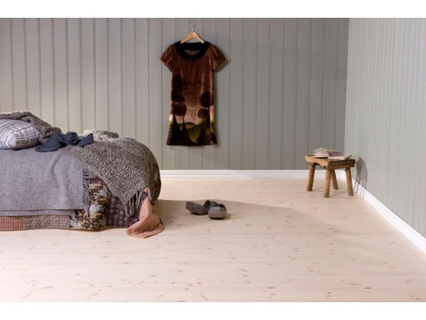 Moelven fyrretræsgulv, 30 x 180 mm Moelven fyrretræsgulv, 30 x 180 mm