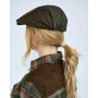Pinewood Nydala Sixpence hat I tofarvet design. Miljøbilledet viser produktet fra siden.