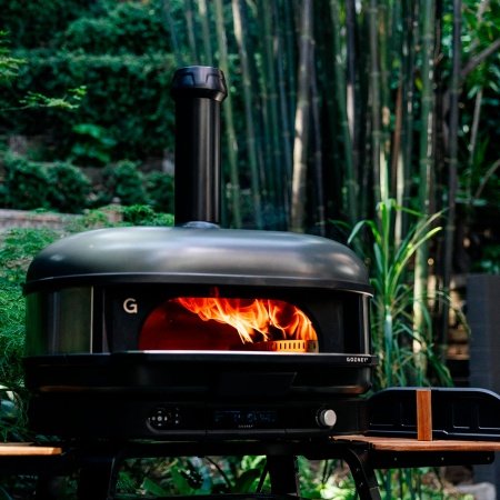 Gozney Dome XL pizzaovn Gozney Dome XL pizzaovn Gen 2.0, sort. Billedet viser produktet forfra og tændt.
