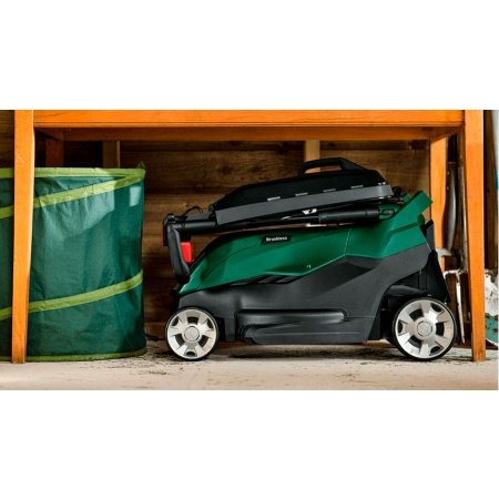 Bosch plæneklipper Bosch plæneklipper Advanced Rotak 36V-40. Billedet viser produkt med batteri og lader